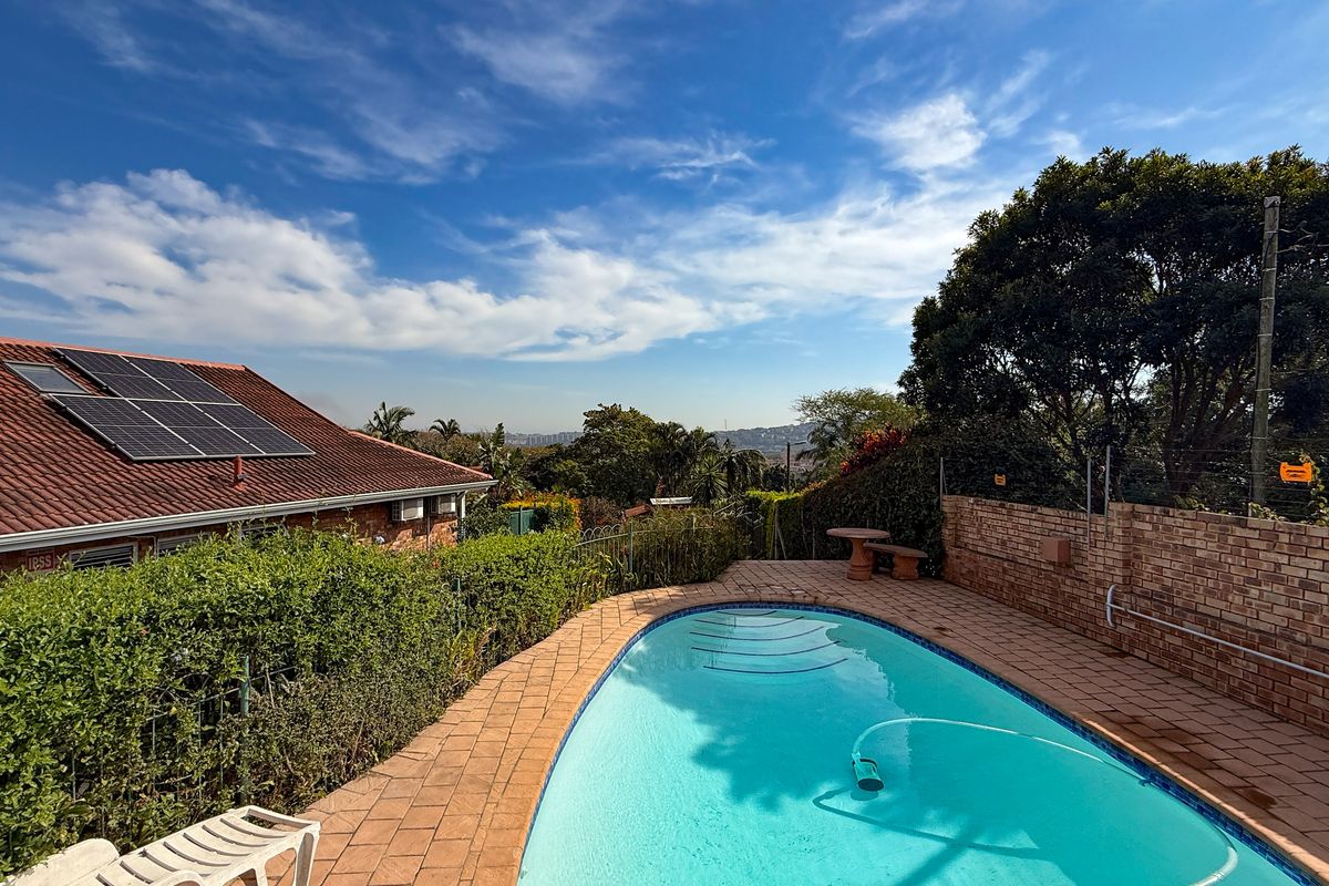 Stylish 3-Bedroom Townhouse in the Heart of Ballito - Photo 2