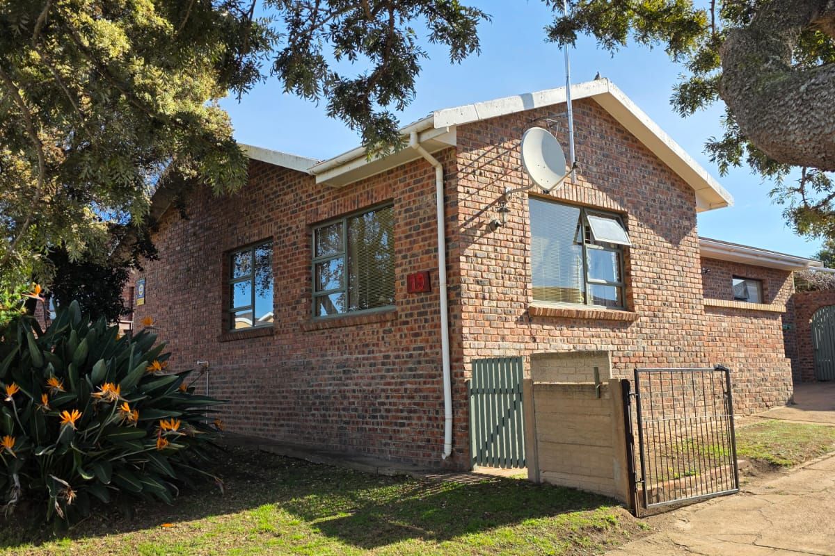 3 BEDROOM HOUSE FOR SALE - Photo 3