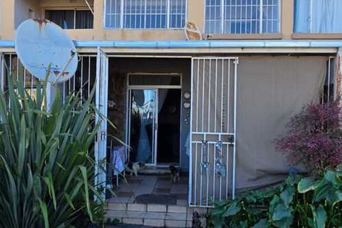 DO YOU WANT YOUR OWN LITTLE GETAWAY AT THE VAALDAM WITH RIVER ACCESS? - Photo 2