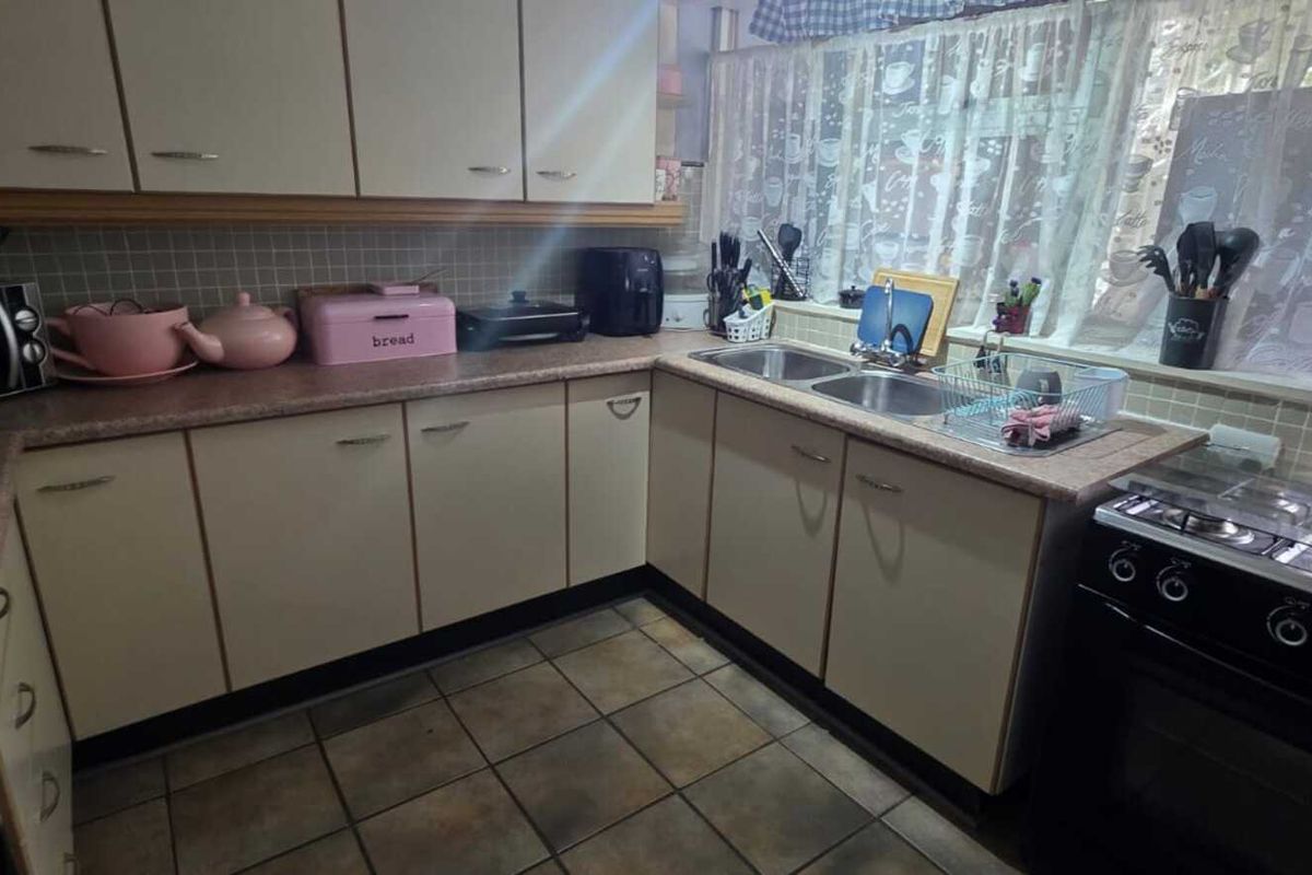 DO YOU WANT YOUR OWN LITTLE GETAWAY AT THE VAALDAM WITH RIVER ACCESS? - Photo 5