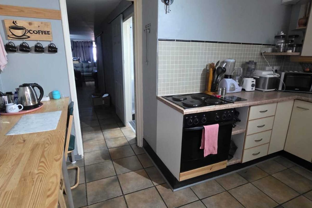 DO YOU WANT YOUR OWN LITTLE GETAWAY AT THE VAALDAM WITH RIVER ACCESS? - Photo 3