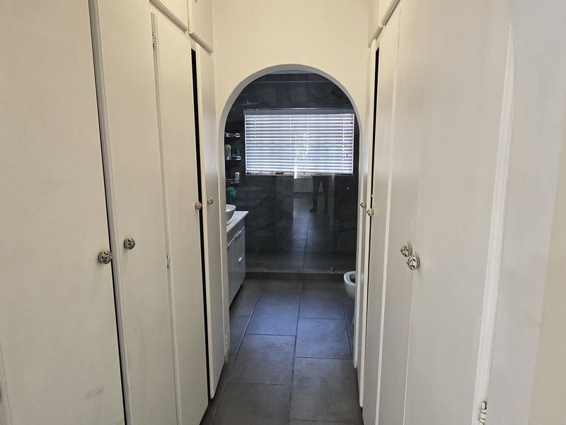 6 Bedroom House For Sale in Bendor - Photo 10