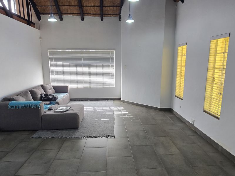 6 Bedroom House For Sale in Bendor - Photo 7