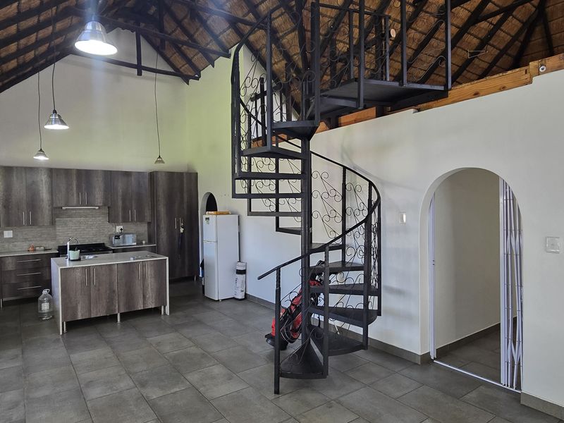 6 Bedroom House For Sale in Bendor - Photo 3