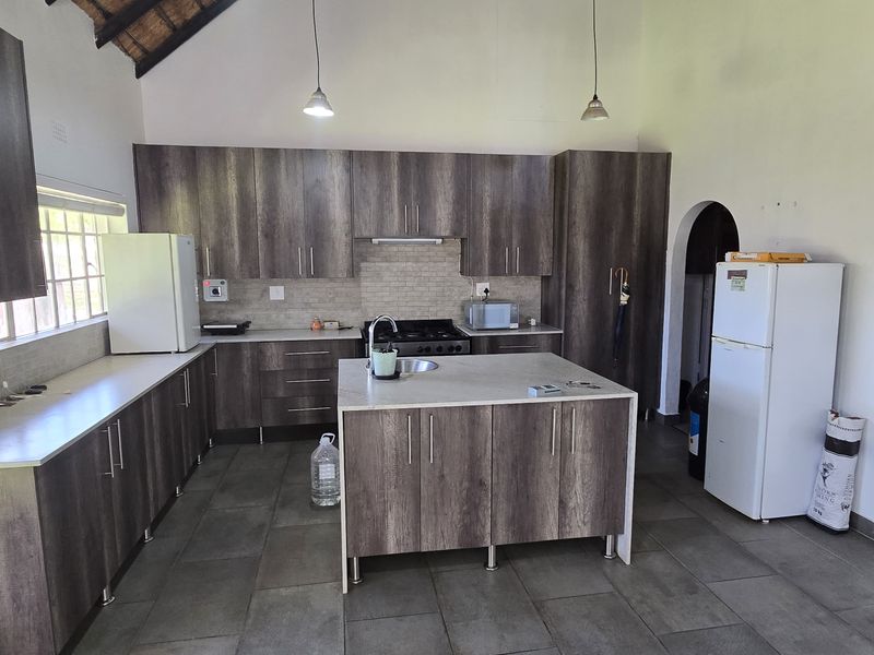 6 Bedroom House For Sale in Bendor - Photo 4