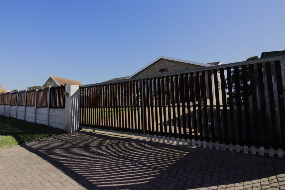 3 BEDROOM HOUSE IN WAVECREST - Photo 2