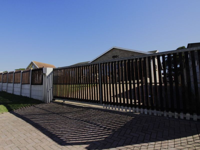 3 BEDROOM HOUSE IN WAVECREST - Photo 2