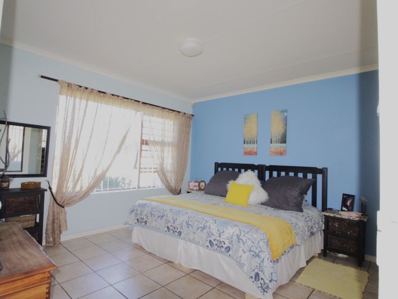 3 BEDROOM HOUSE IN WAVECREST - Photo 10