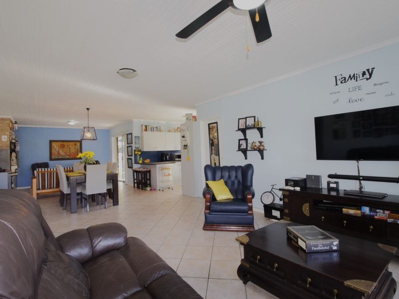 3 BEDROOM HOUSE IN WAVECREST - Photo 8