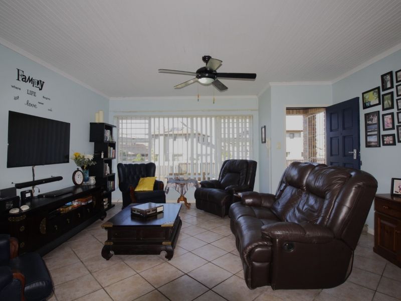 3 BEDROOM HOUSE IN WAVECREST - Photo 7