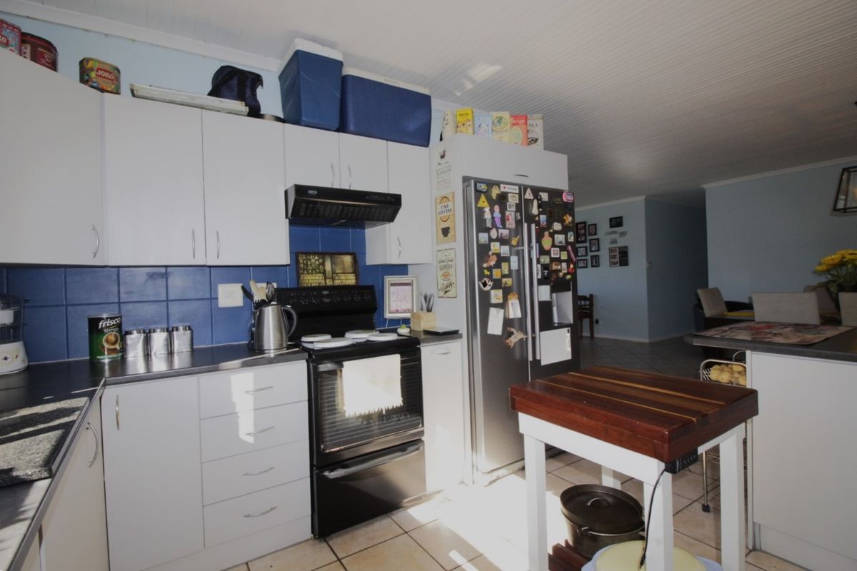 3 BEDROOM HOUSE IN WAVECREST - Photo 5