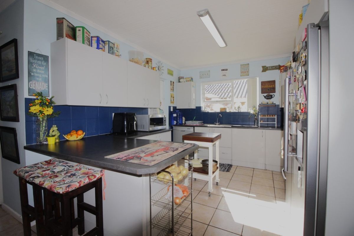 3 BEDROOM HOUSE IN WAVECREST - Photo 3