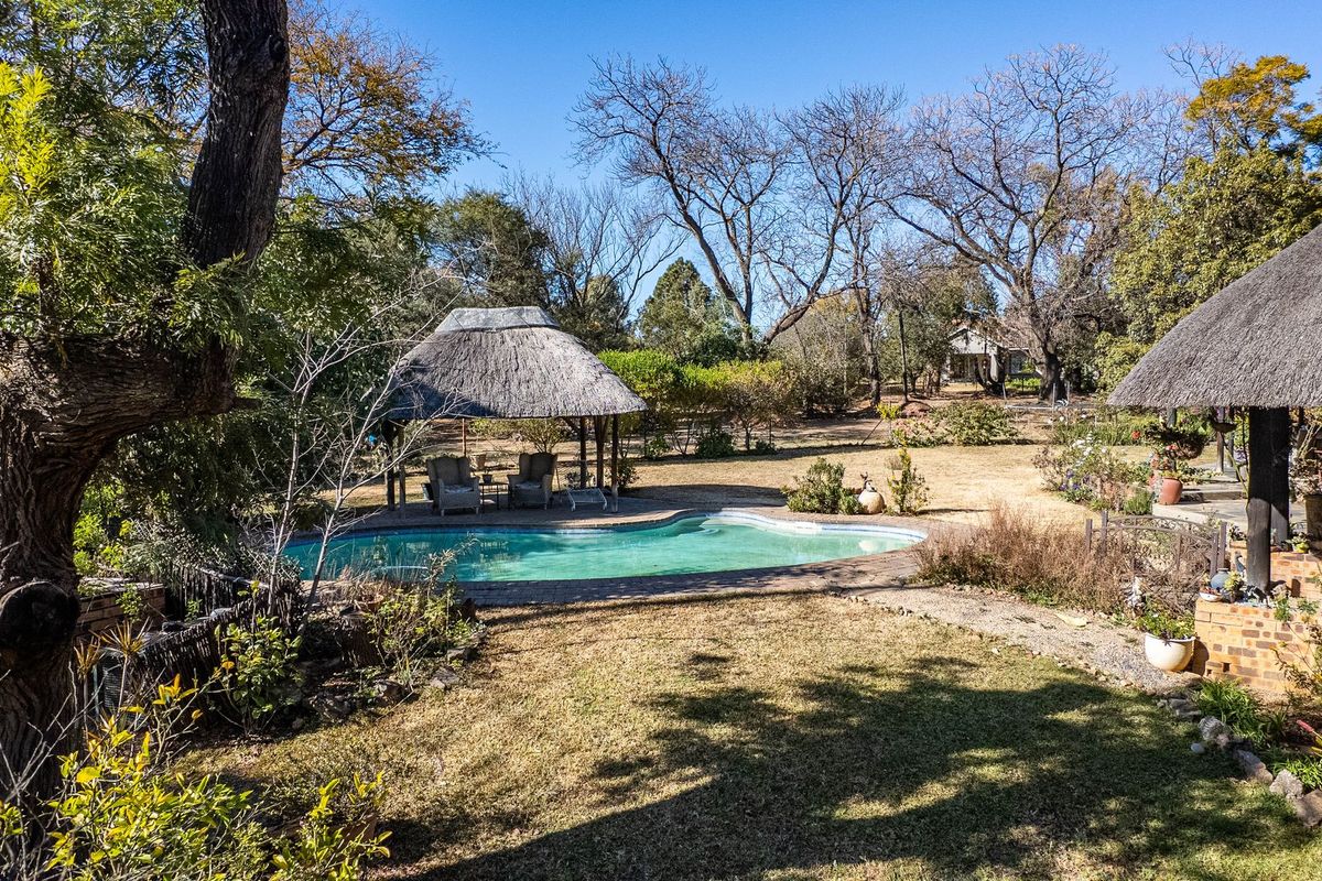 Versatile 3-Hectare Smallholding in Farmall – Space, Security & Multiple Dwellings - Photo 3
