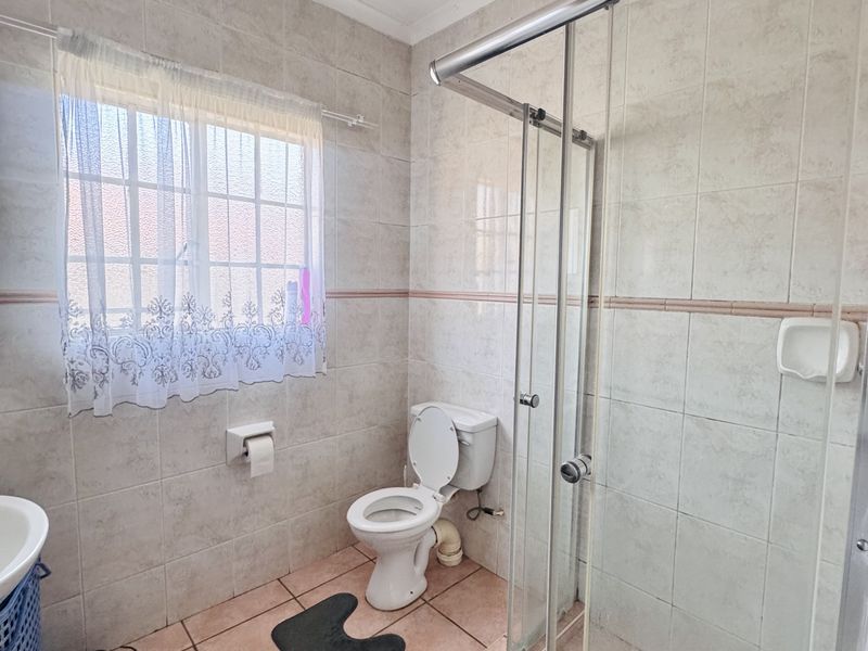 Secure and Well-Maintained Two Bedroom Townhouse in Reyno Ridge – Exclusive Sole Mandate! - Photo 9