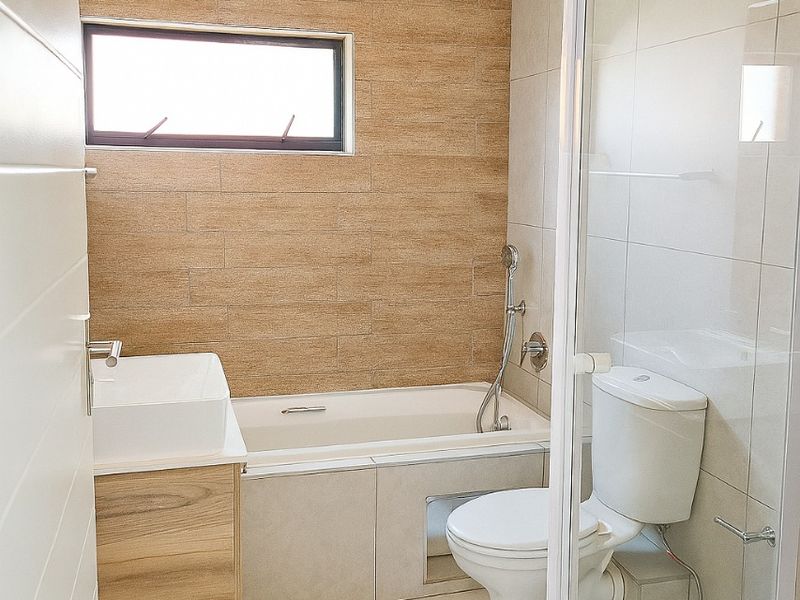 Sophisticated Estate Living - Photo 7