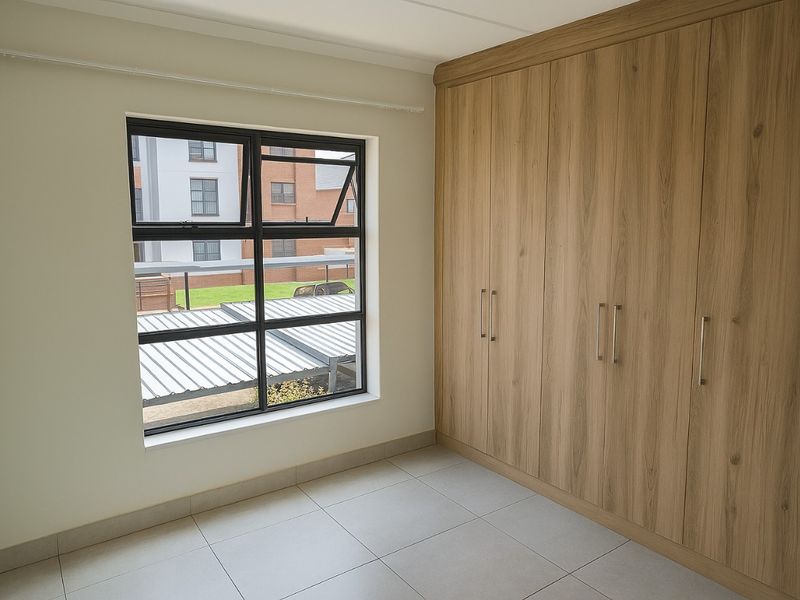 Sophisticated Estate Living - Photo 3