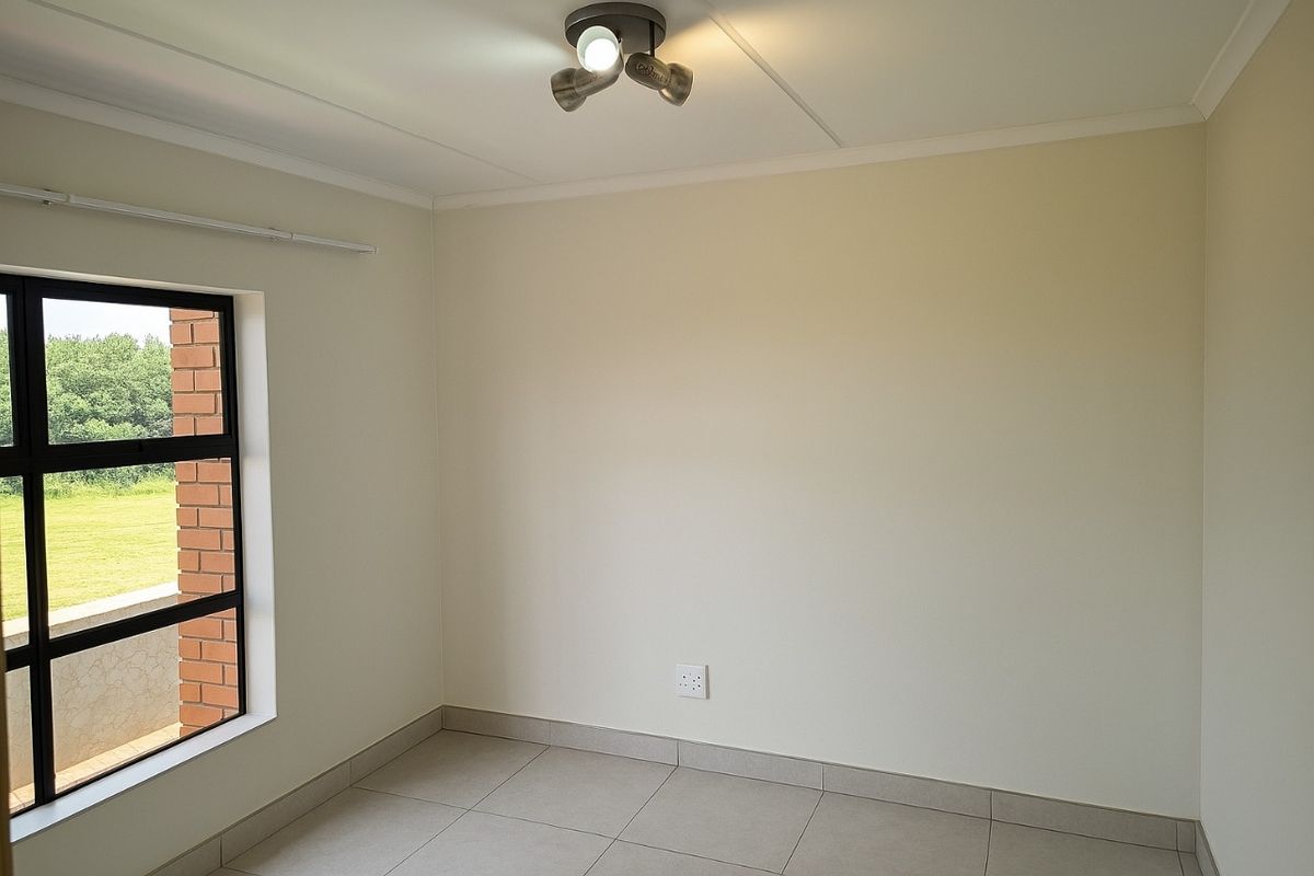 Sophisticated Estate Living - Photo 4