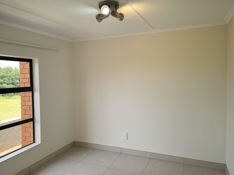 Sophisticated Estate Living - Photo 4