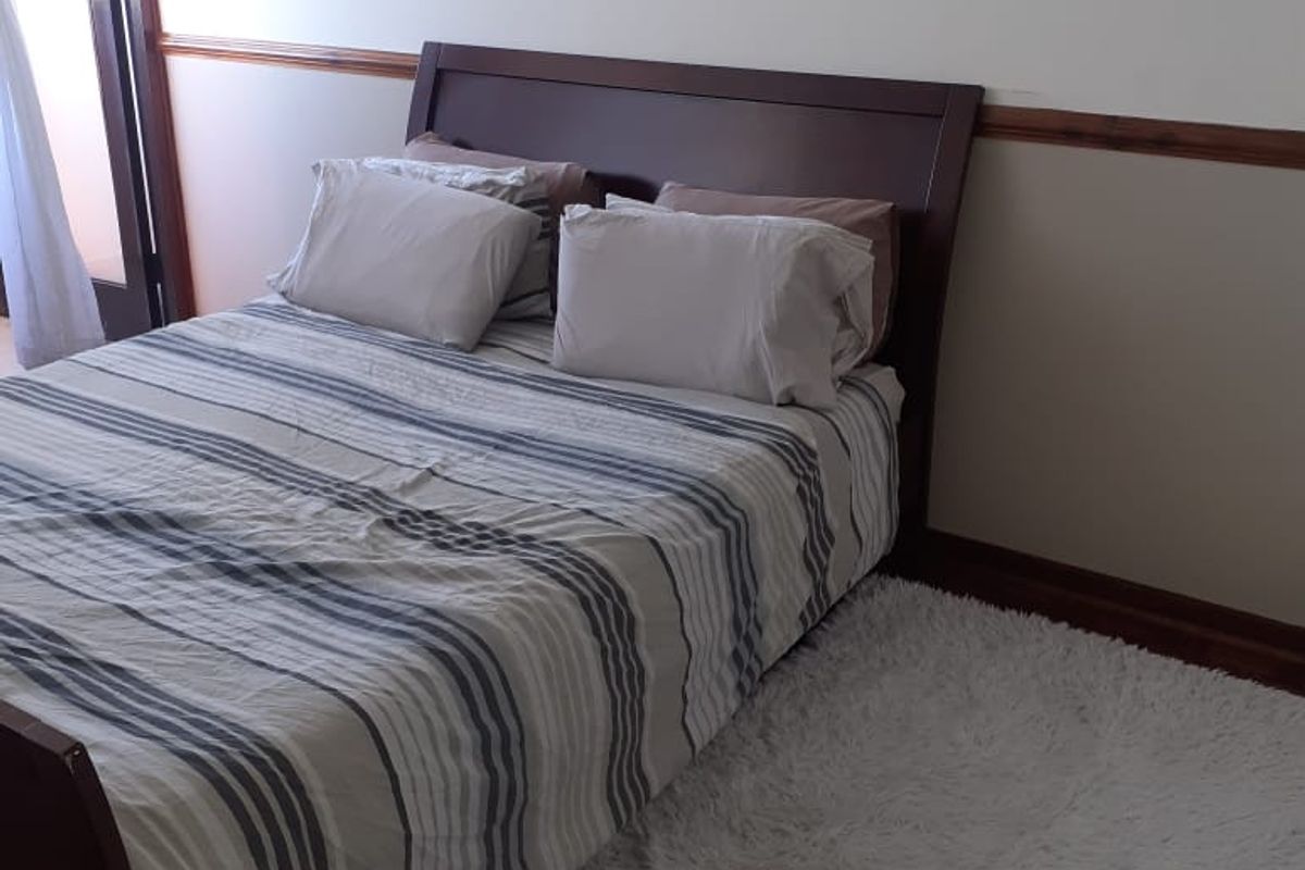 Kensington 1.5 bedroom, completely renovated, plus one open bay parking - Photo 5