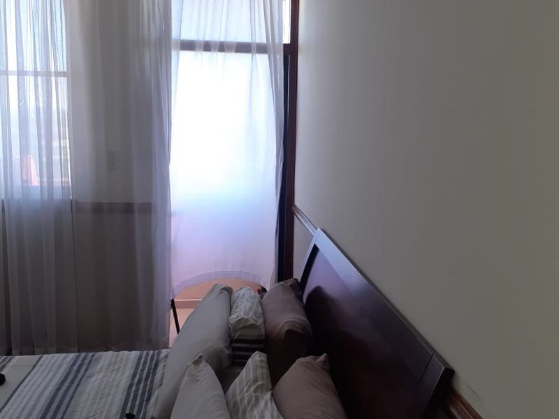 Kensington 1.5 bedroom, completely renovated, plus one open bay parking - Photo 4