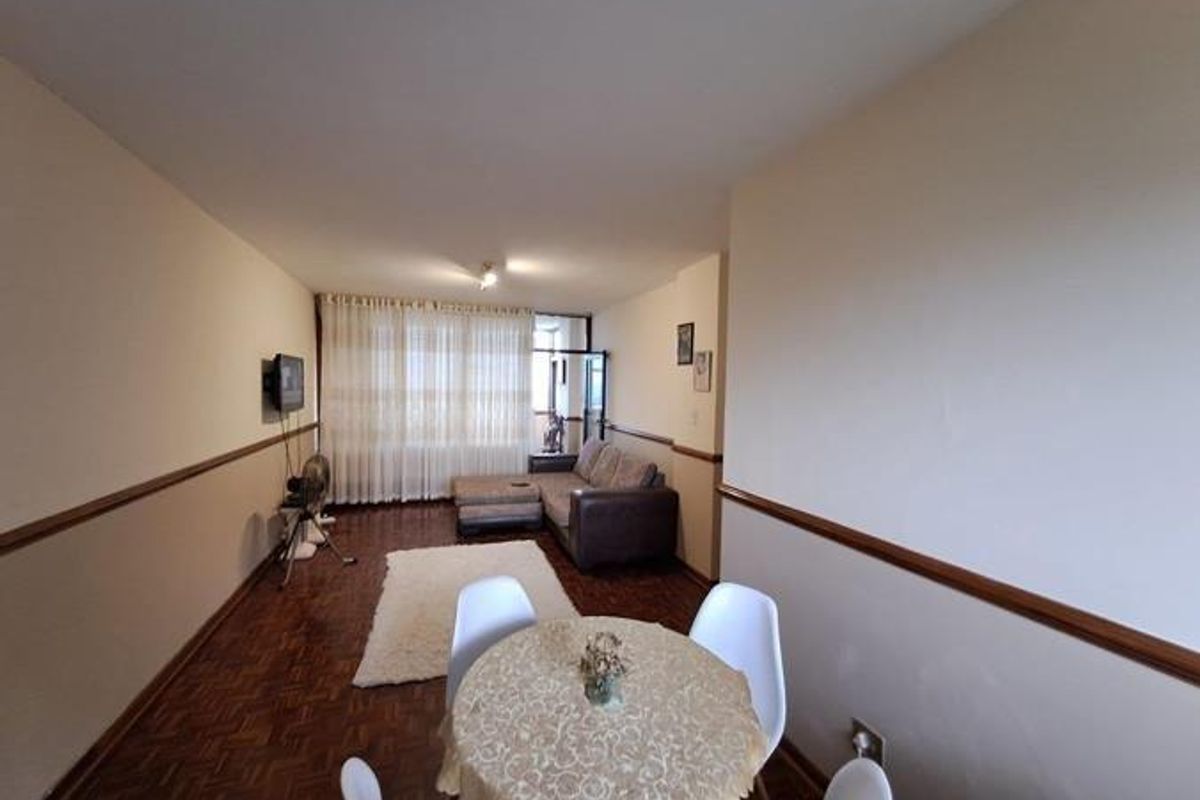 Kensington 1.5 bedroom, completely renovated, plus one open bay parking - Photo 3