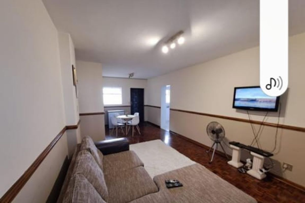 Kensington 1.5 bedroom, completely renovated, plus one open bay parking - Photo 2
