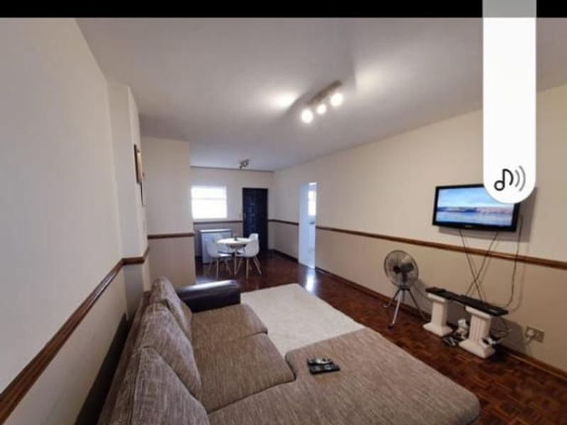 Kensington 1.5 bedroom, completely renovated, plus one open bay parking - Photo 2