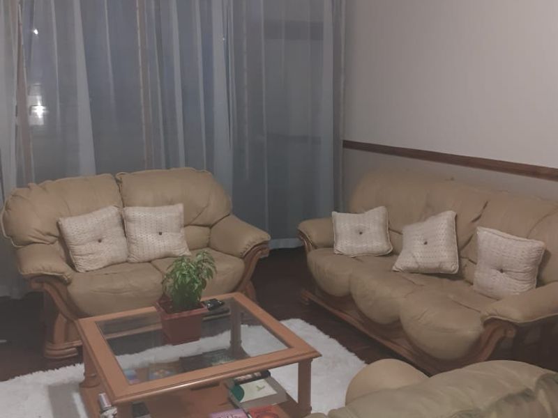Kensington 1.5 bedroom, completely renovated, plus one open bay parking - Photo 2