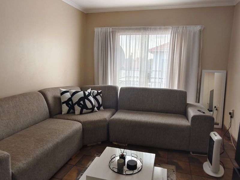 This lovely 2 bedroom apartment is located in a popular complex Vaalpark, Ideal for newly weds or a - Photo 7