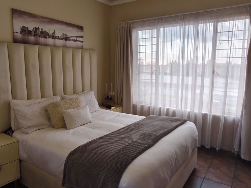 This lovely 2 bedroom apartment is located in a popular complex Vaalpark, Ideal for newly weds or a - Photo 5