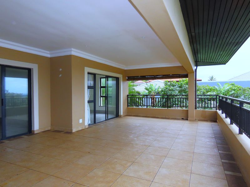 Exclusive Beachfront Elegance | 4-Bedroom Apartment with Breaker Views Overlooking Thompsons Bay - Photo 3