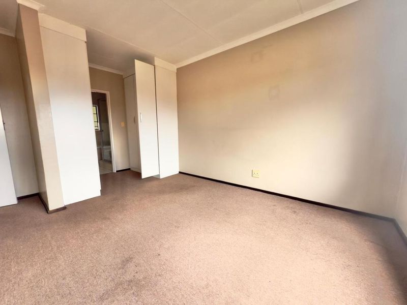 3 Bedroom 2 Bathroom townhouse for sale in Sonneveld - Photo 7