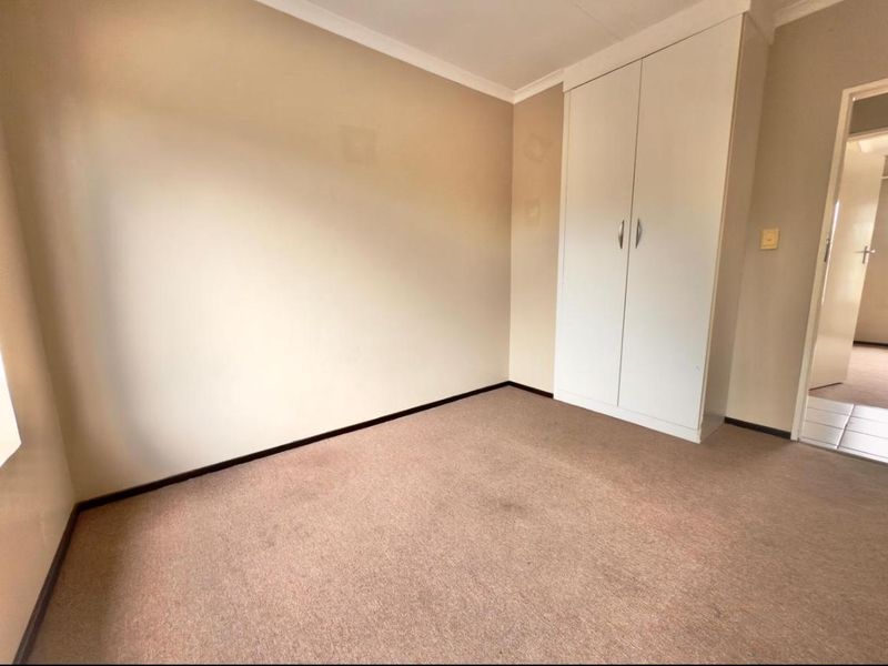 3 Bedroom 2 Bathroom townhouse for sale in Sonneveld - Photo 6