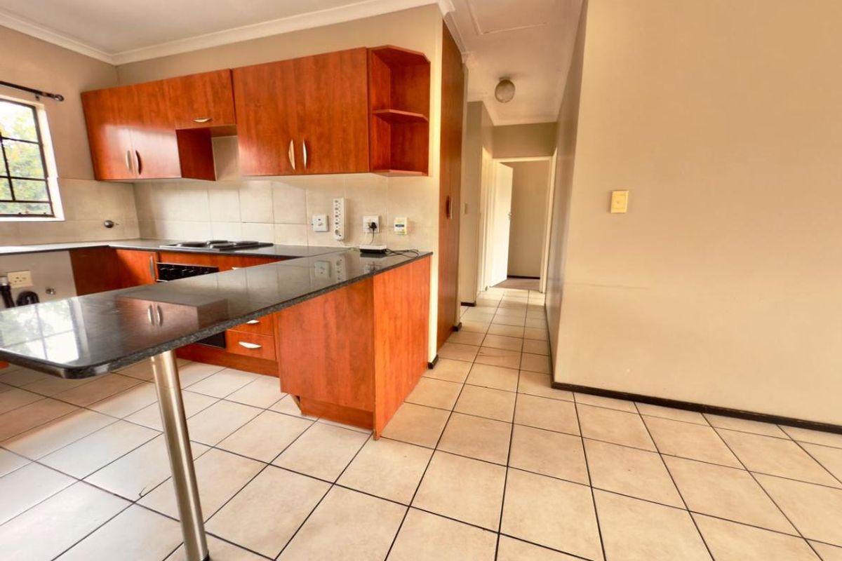 3 Bedroom 2 Bathroom townhouse for sale in Sonneveld - Photo 3