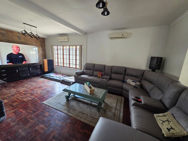 Beautiful Home for Sale in Sasolburg – With Bonus 2-Bedroom Flat! - Photo 3