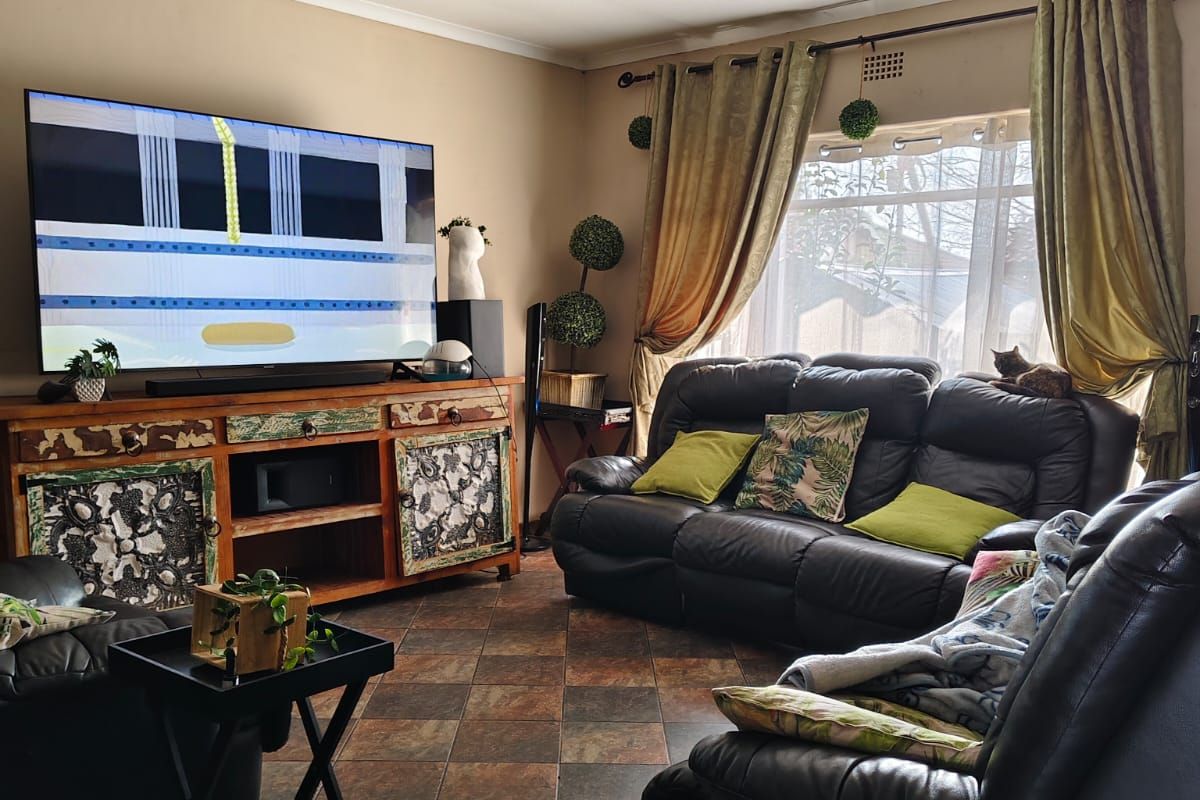 Spectacular modern family home with flatlet in Vaalpark - Photo 4