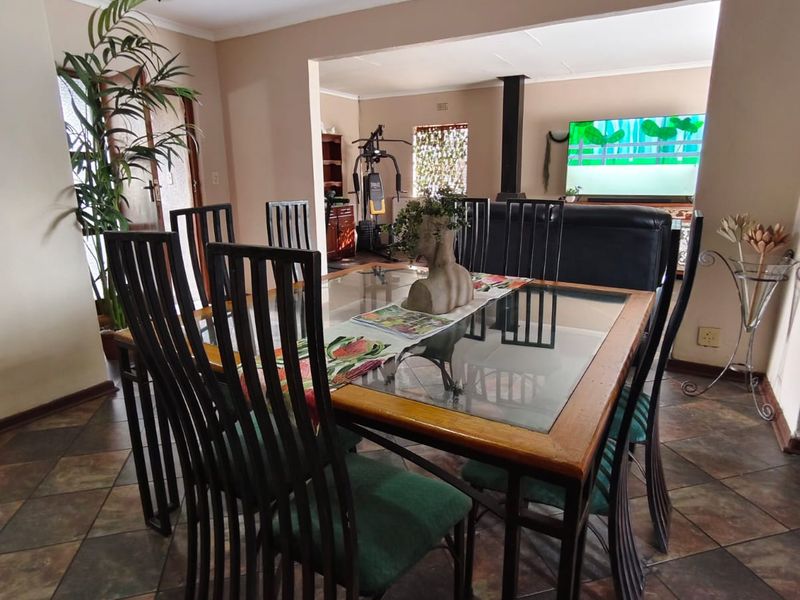 Spectacular modern family home with flatlet in Vaalpark - Photo 10