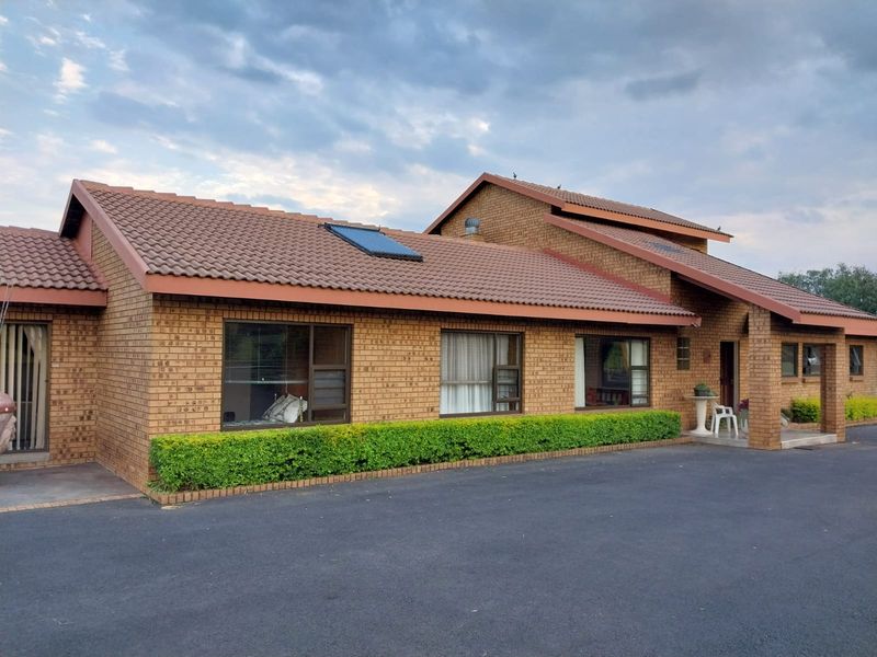 Dream Smallholding with Home, Business & Farming Potential – Old Middelburg Road. - Photo 8