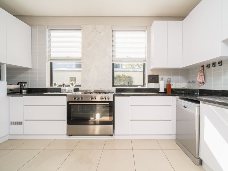 Single Level Sanctuary in Dunkirk Estate - Photo 9