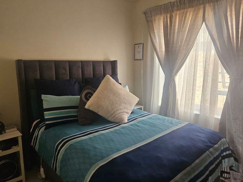 Stunning townhouse in a sought after complex - Photo 10