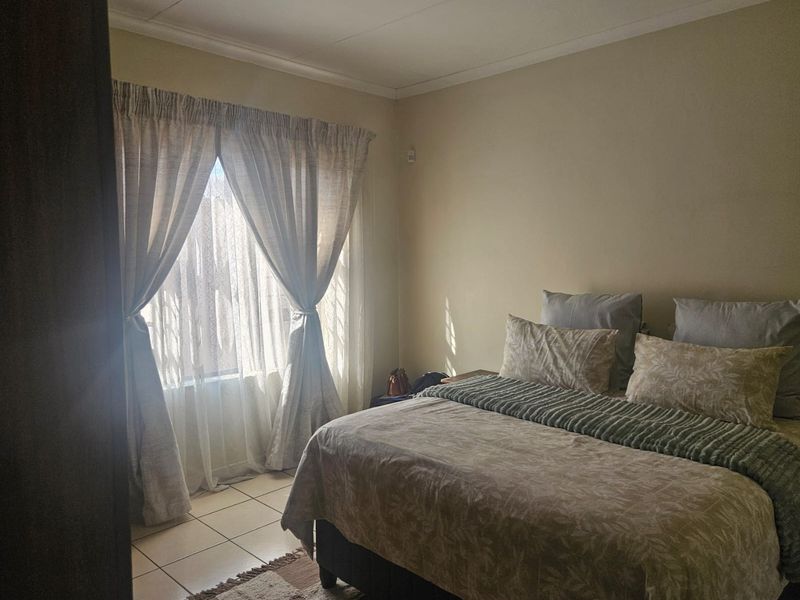 Stunning townhouse in a sought after complex - Photo 6