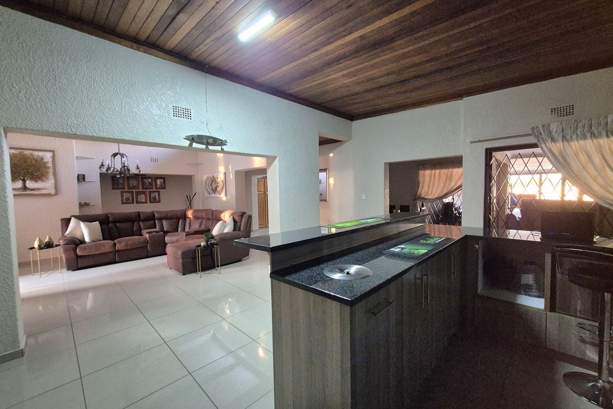 A Rare Blend of Elegance, Space & Lifestyle - Photo 4