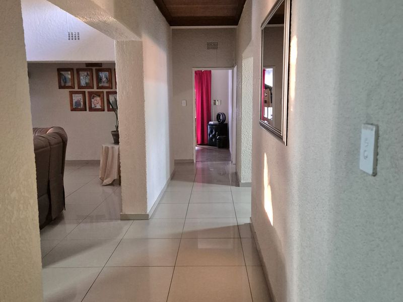 A Rare Blend of Elegance, Space & Lifestyle - Photo 8