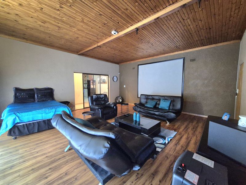 A Rare Blend of Elegance, Space & Lifestyle - Photo 6