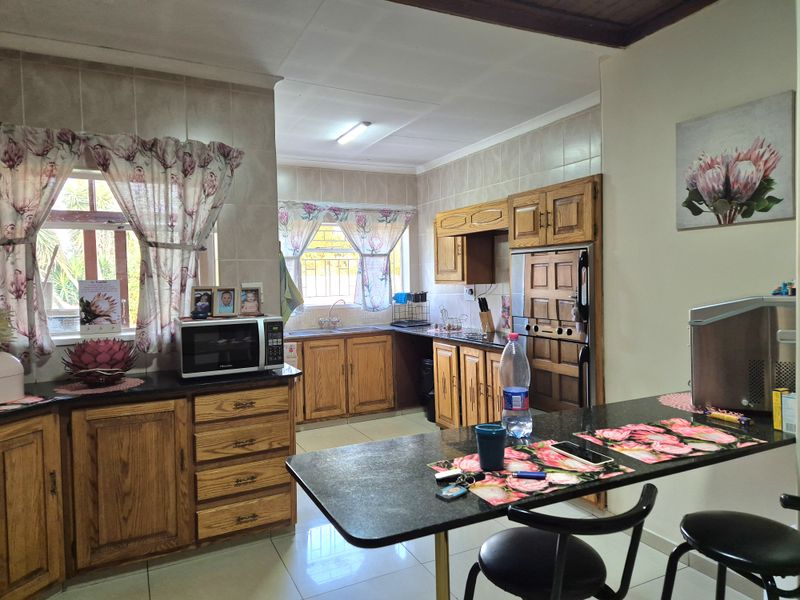 A Rare Blend of Elegance, Space & Lifestyle - Photo 9