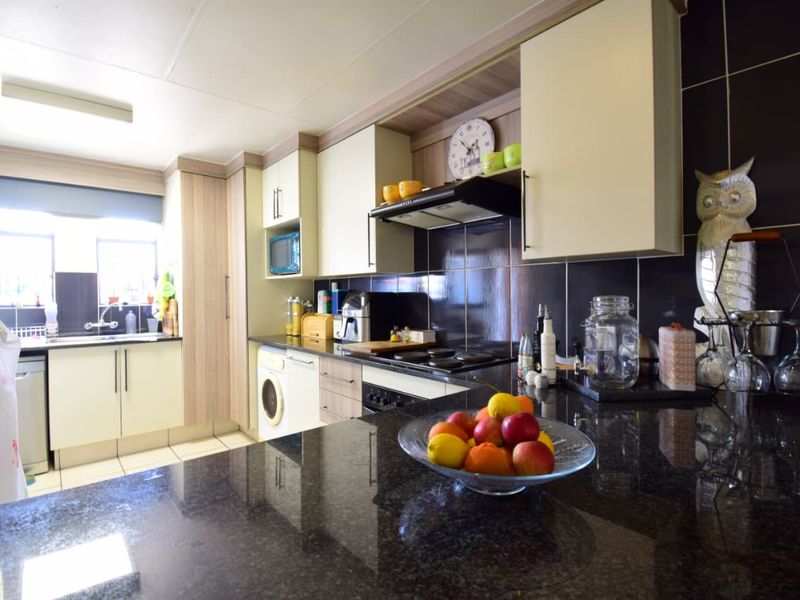 Huntingdon Gem – Move-In Ready! - Photo 8