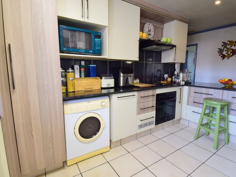 Huntingdon Gem – Move-In Ready! - Photo 6