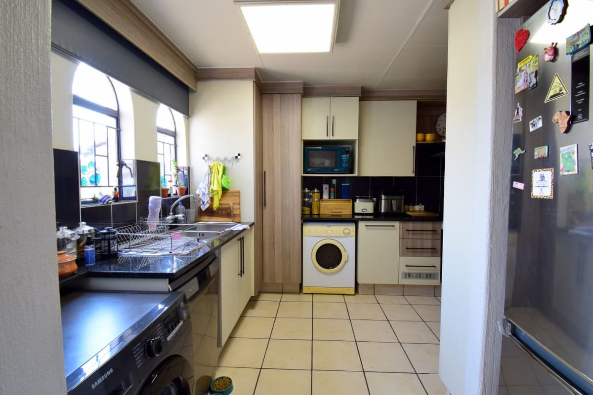 Huntingdon Gem – Move-In Ready! - Photo 4