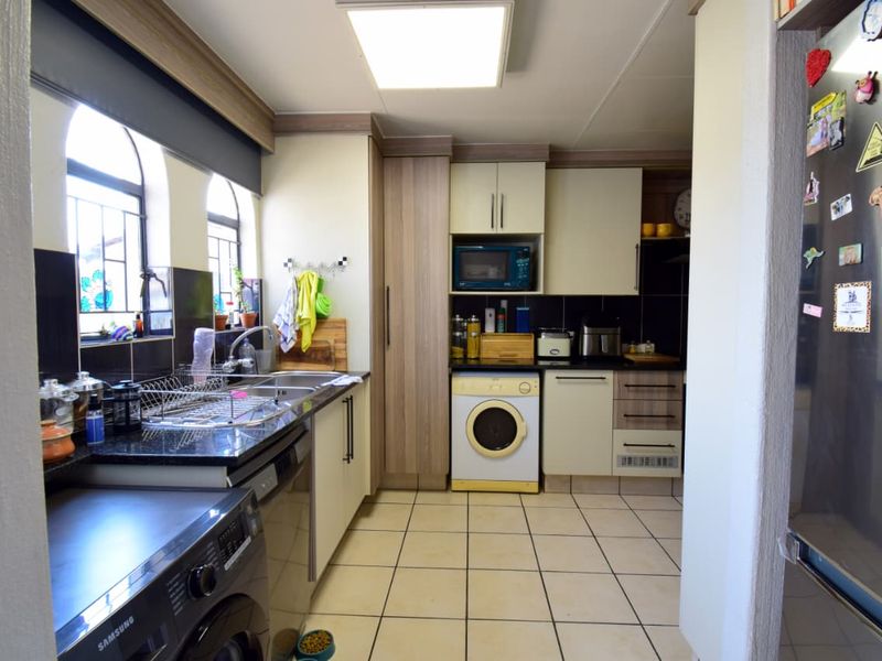 Huntingdon Gem – Move-In Ready! - Photo 4