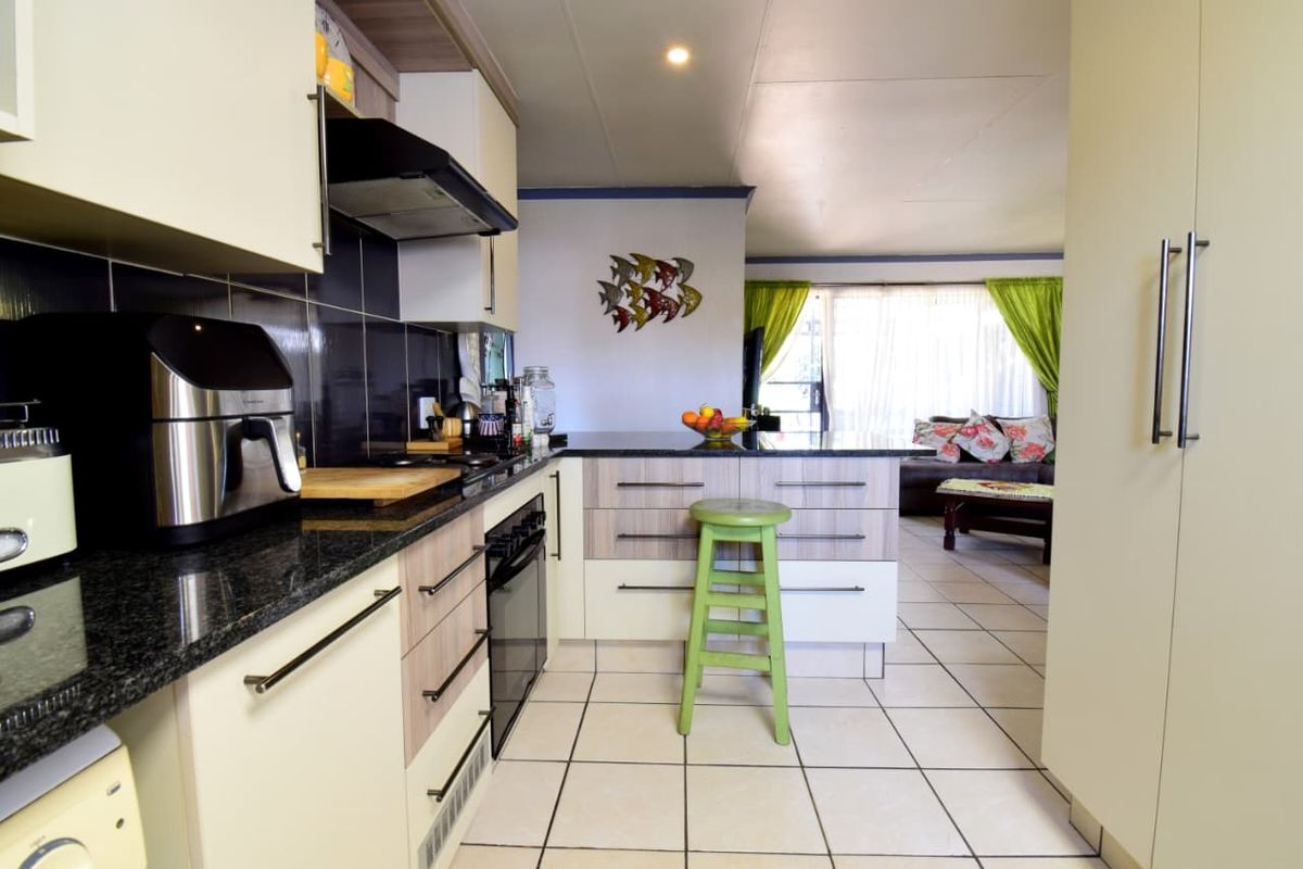 Huntingdon Gem – Move-In Ready! - Photo 5